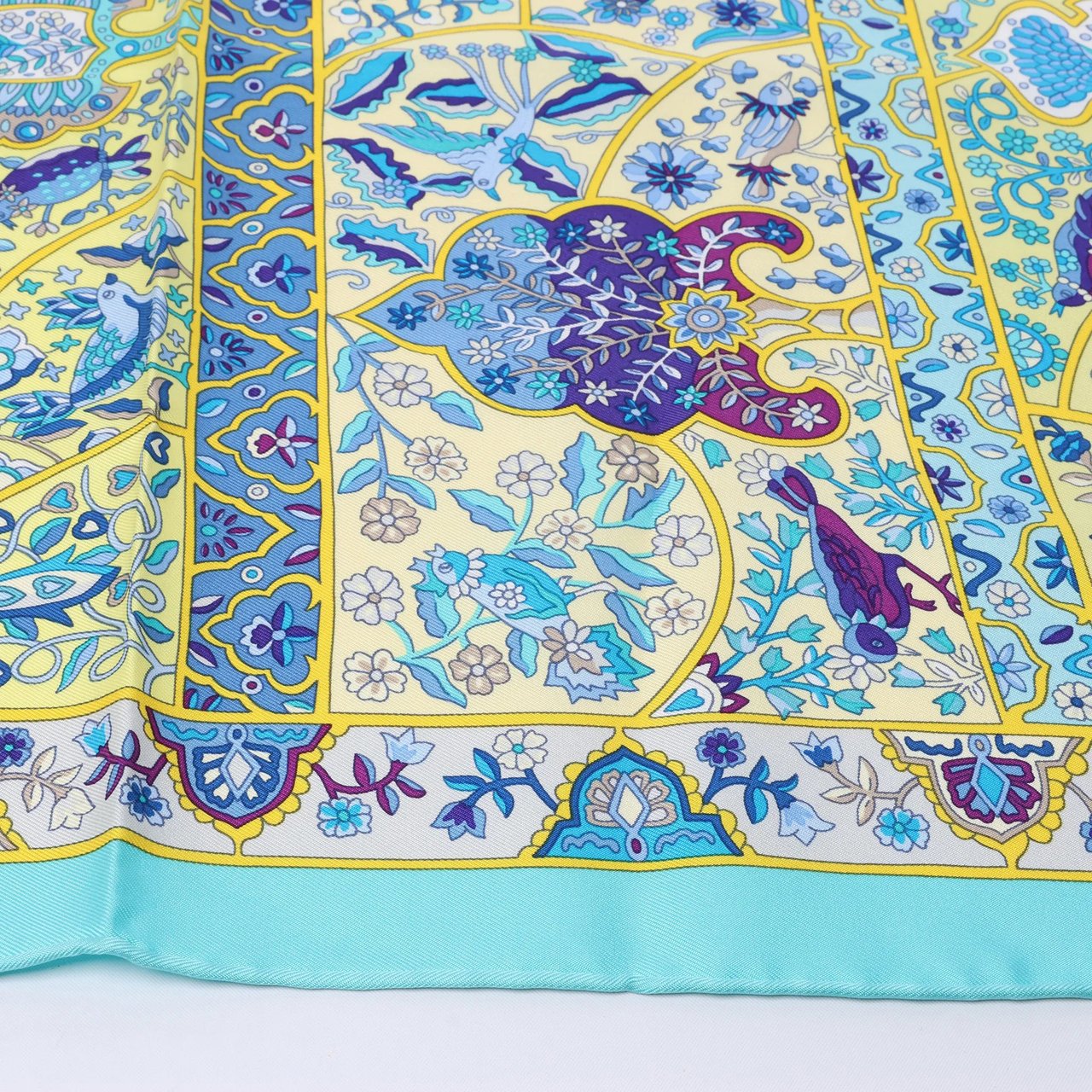 Hermès Carré 90 "Au Pays des Oiseaux Fleurs" Silk handkerchief in Blue Blauw