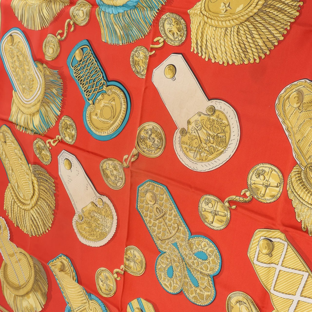 Hermès Carré 90 "Epaulettes" Silk handkerchief in Red Divers