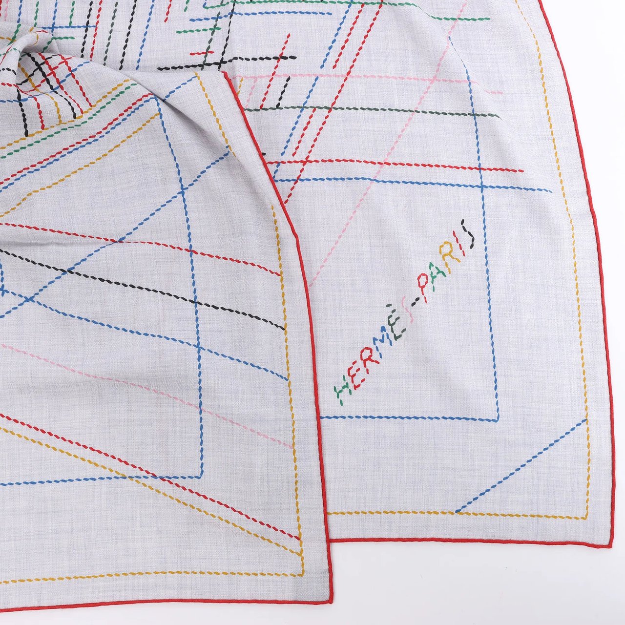 Hermès Carré Géant "PIQUE SELLIER" Cashmere & Silk Scarf in Gray Grijs