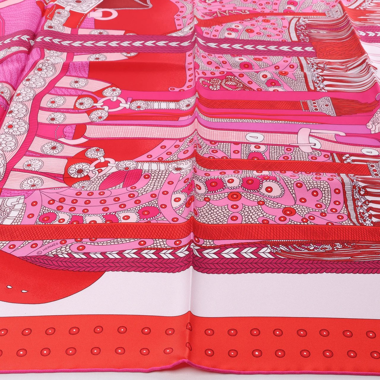 Hermès Carré 90 "SELLE DE DIGNITAIRE" Silk handkerchief in Pink Roze