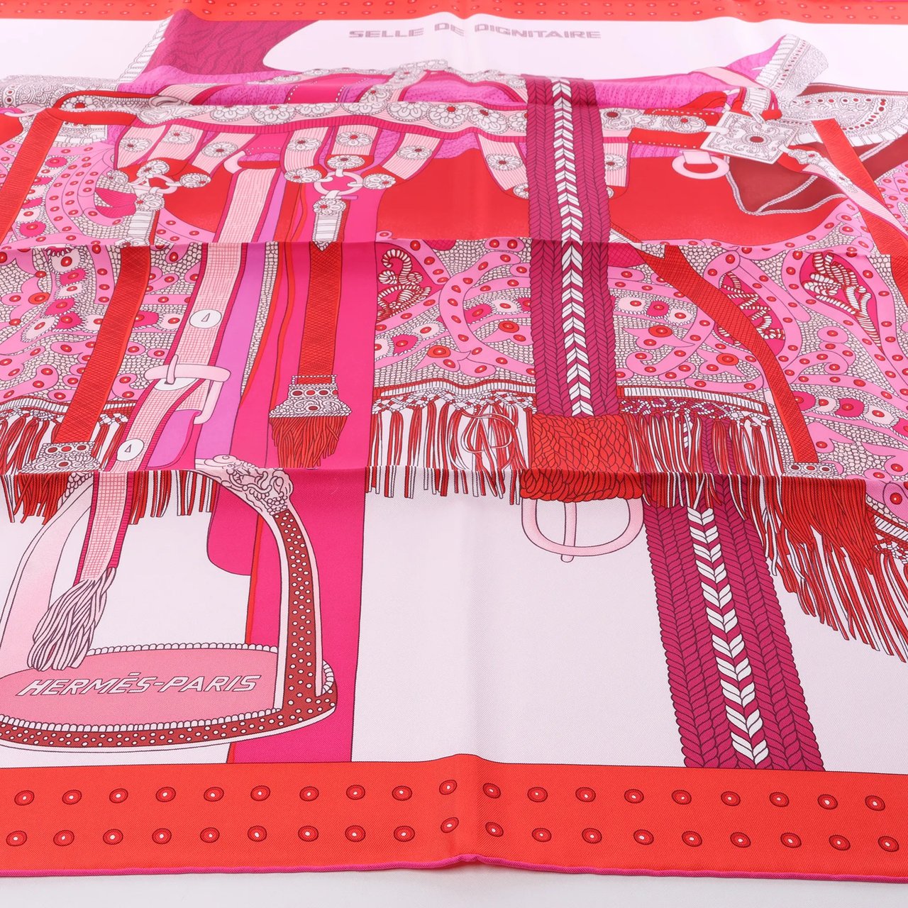 Hermès Carré 90 "SELLE DE DIGNITAIRE" Silk handkerchief in Pink Roze