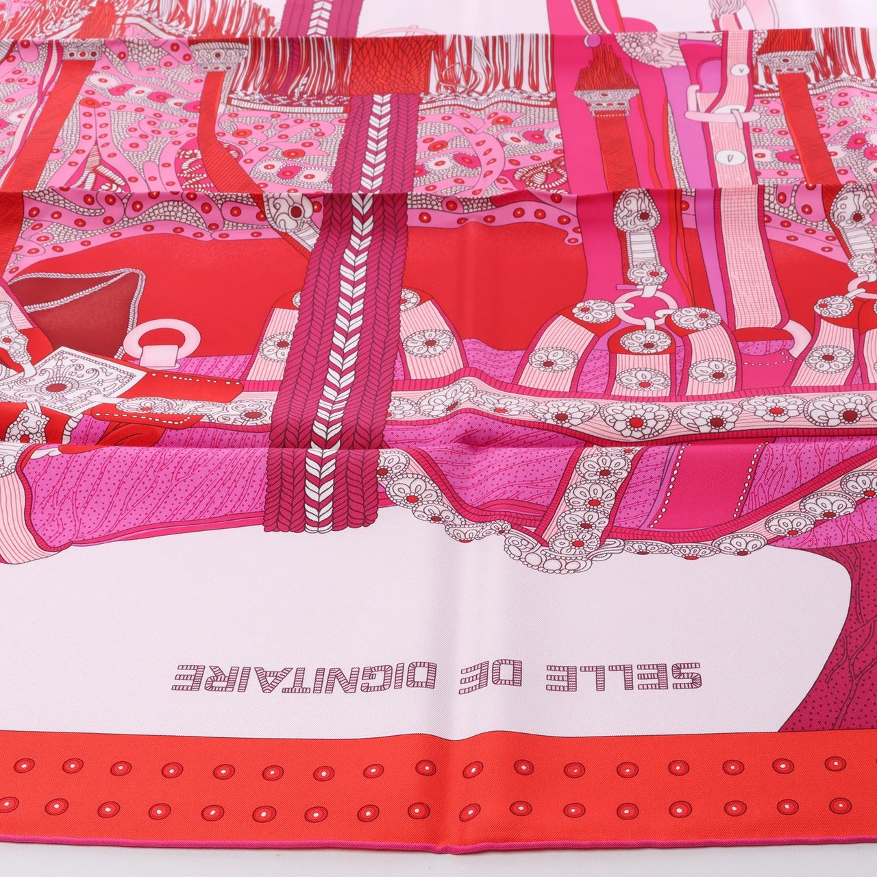 Hermès Carré 90 "SELLE DE DIGNITAIRE" Silk handkerchief in Pink Roze
