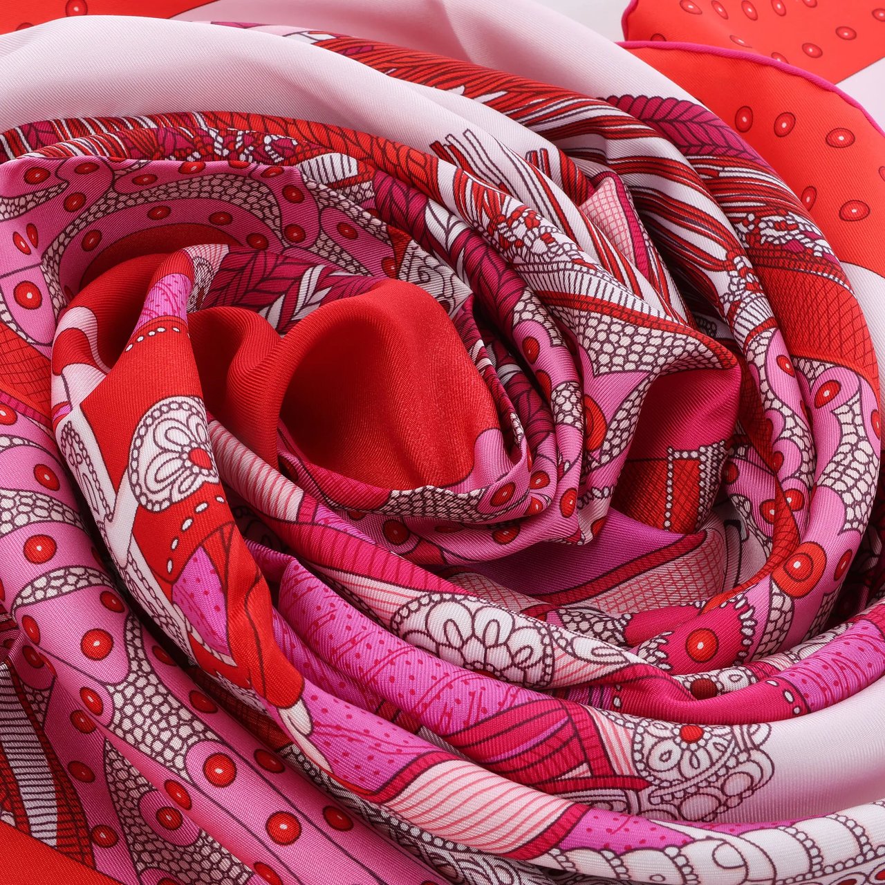 Hermès Carré 90 "SELLE DE DIGNITAIRE" Silk handkerchief in Pink Roze