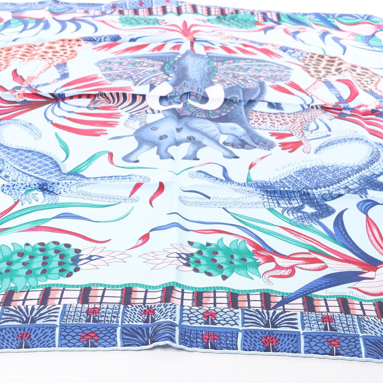 Hermès Carré 90 "LA MARCHE Du ZAMBEZE" Silk handkerchief in Blue Blauw