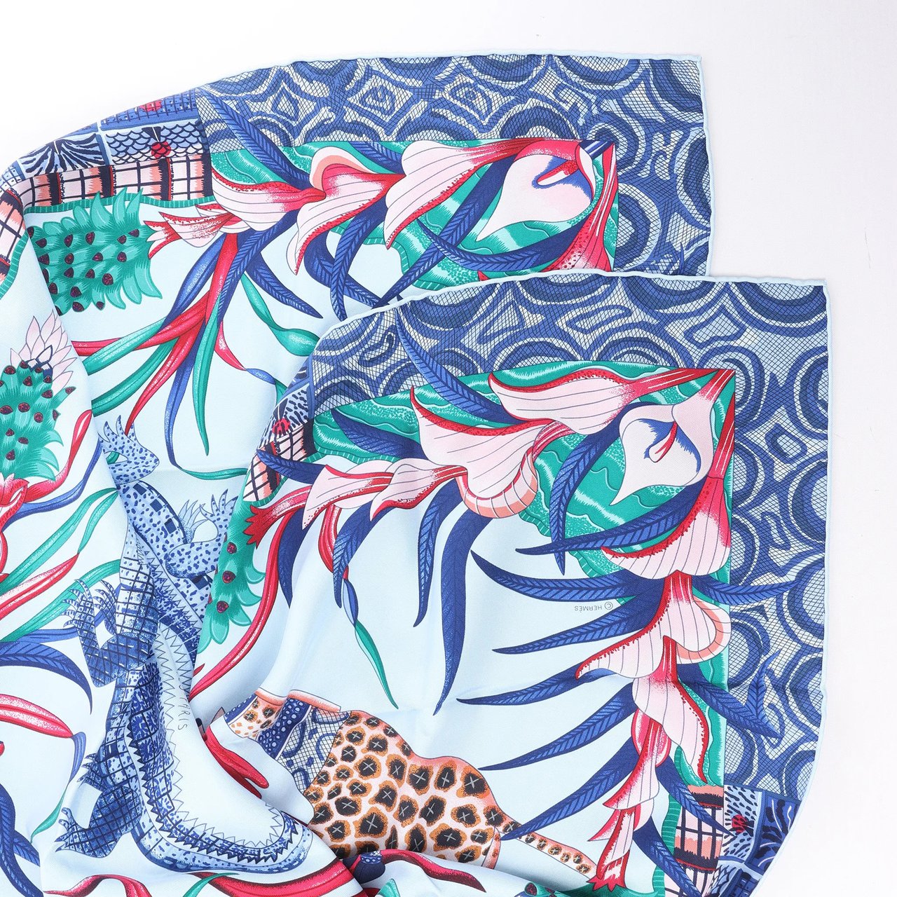 Hermès Carré 90 "LA MARCHE Du ZAMBEZE" Silk handkerchief in Blue Blauw