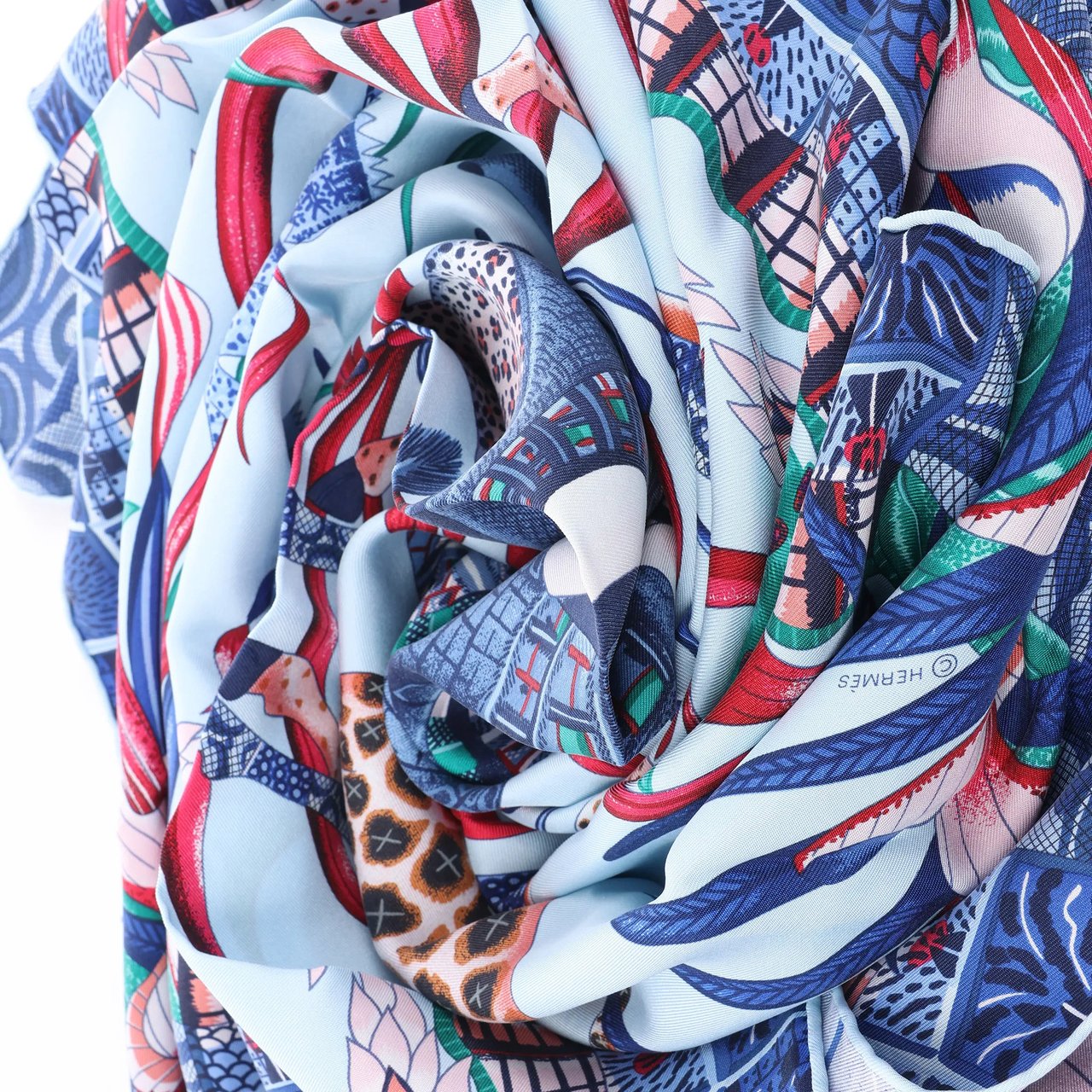 Hermès Carré 90 "LA MARCHE Du ZAMBEZE" Silk handkerchief in Blue Blauw