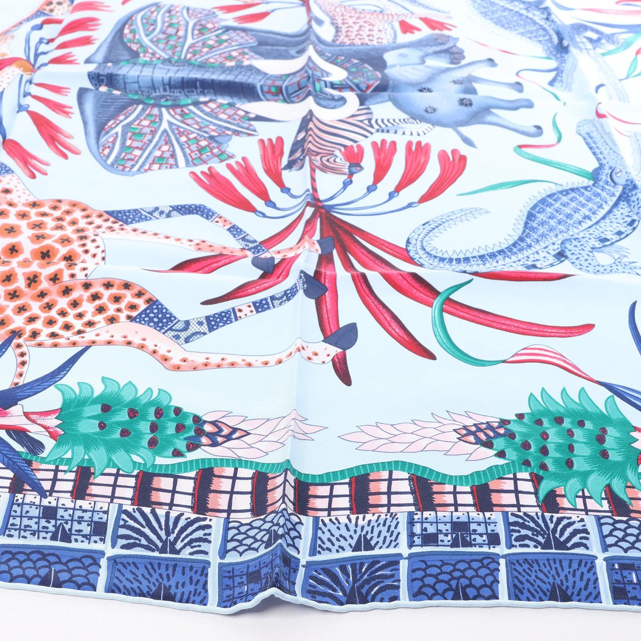 Hermès Carré 90 "LA MARCHE Du ZAMBEZE" Silk handkerchief in Blue Blauw