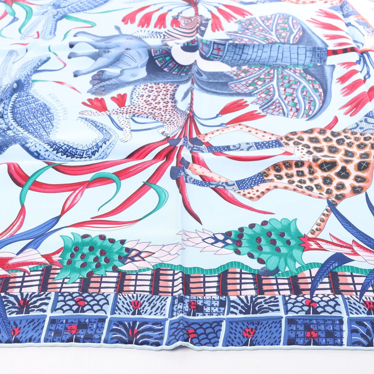 Hermès Carré 90 "LA MARCHE Du ZAMBEZE" Silk handkerchief in Blue Blauw