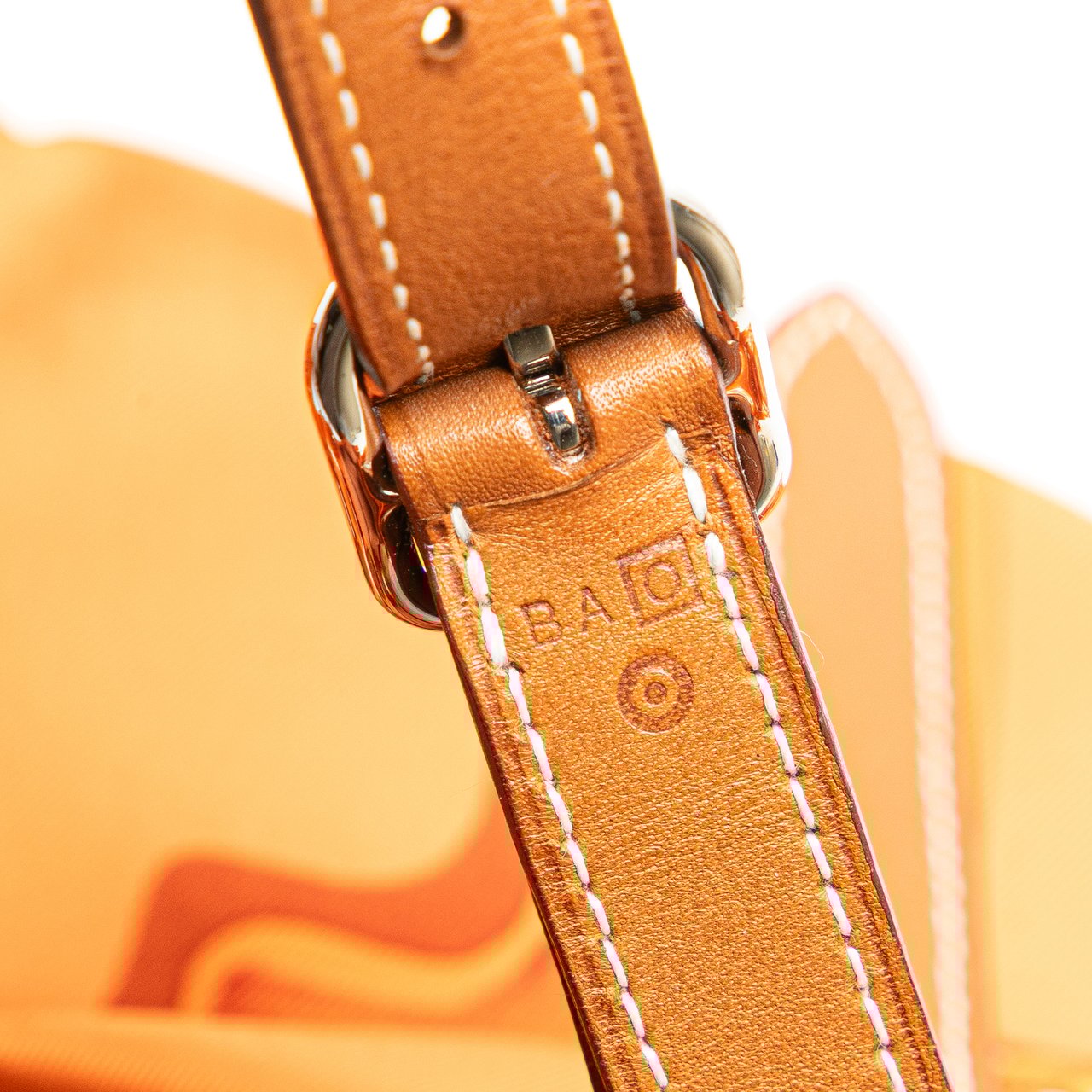 Hermès Vif Argent Silky City 38 Oranje