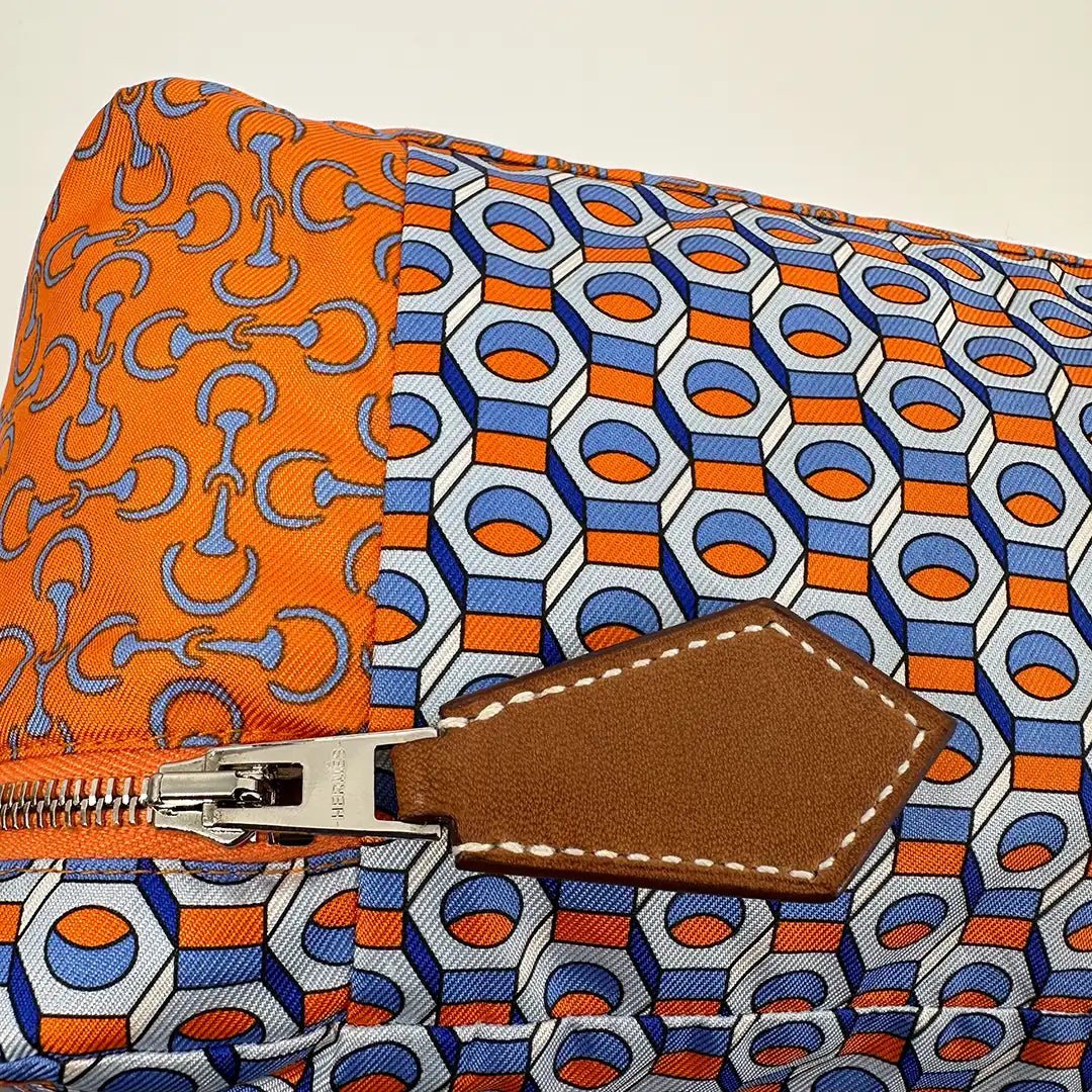 Hermès Hermès Housse De Voyage MM Travel Silk Cushion Cover Orange / unworn Oranje