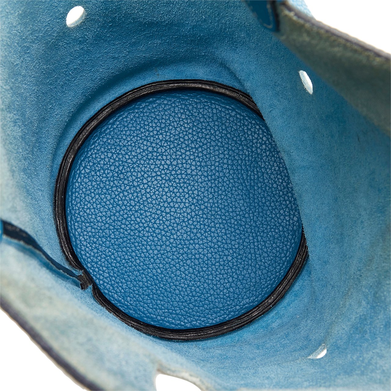 Hermès Clemence Mangeoire Bucket PM Blauw