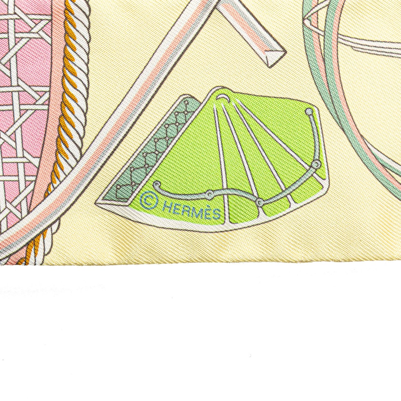 Hermès Les Voitures a Transformation Twilly Silk Scarf Roze