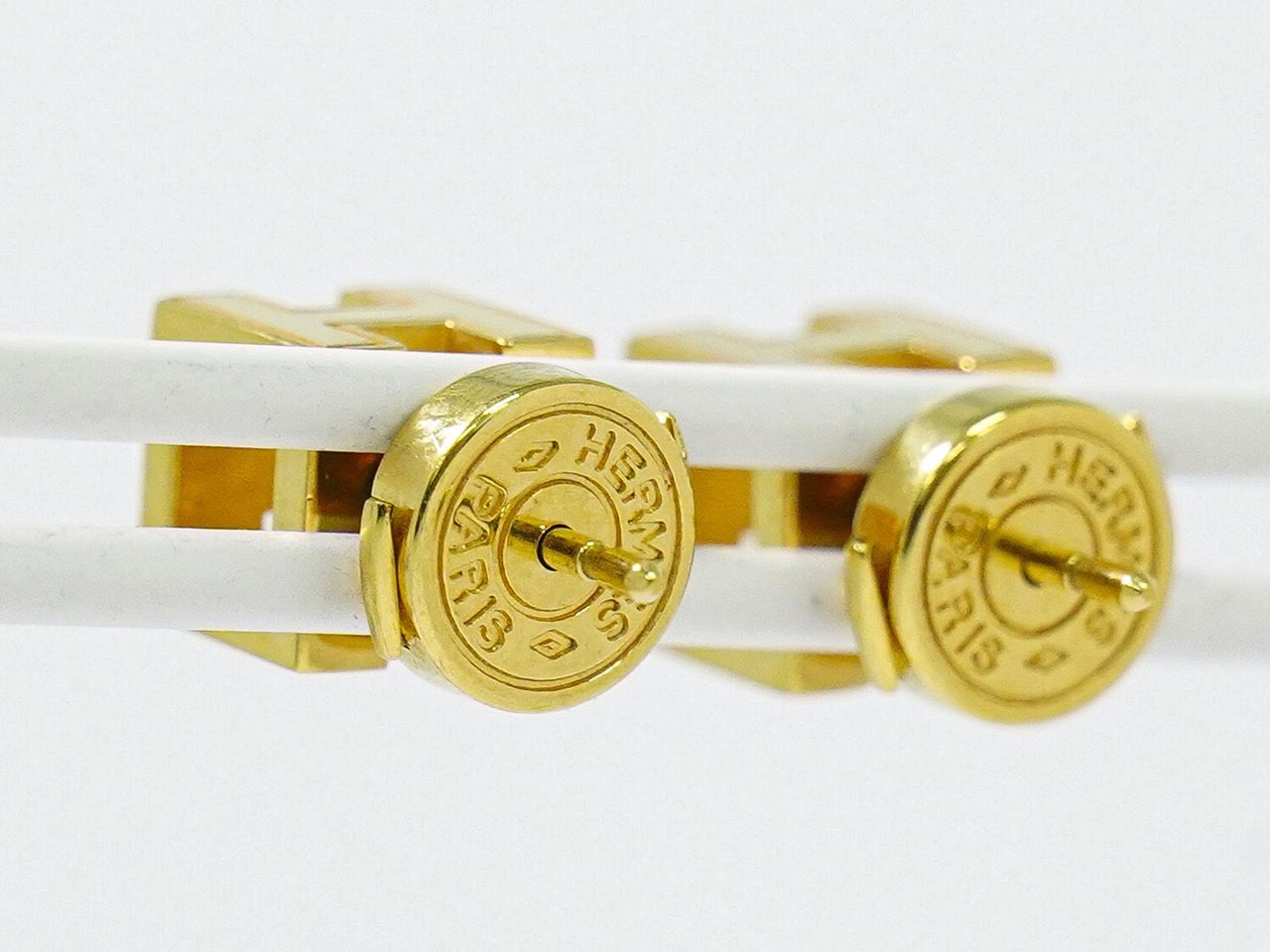 Hermès Hermes Cage d'H Stud Earrings Plated Metal with Enamel Goud