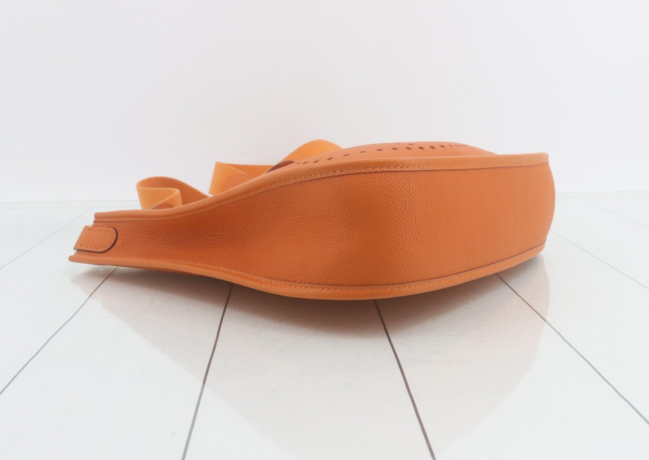 Hermès Hermes Evelyne Bag Gen II Clemence GM Oranje