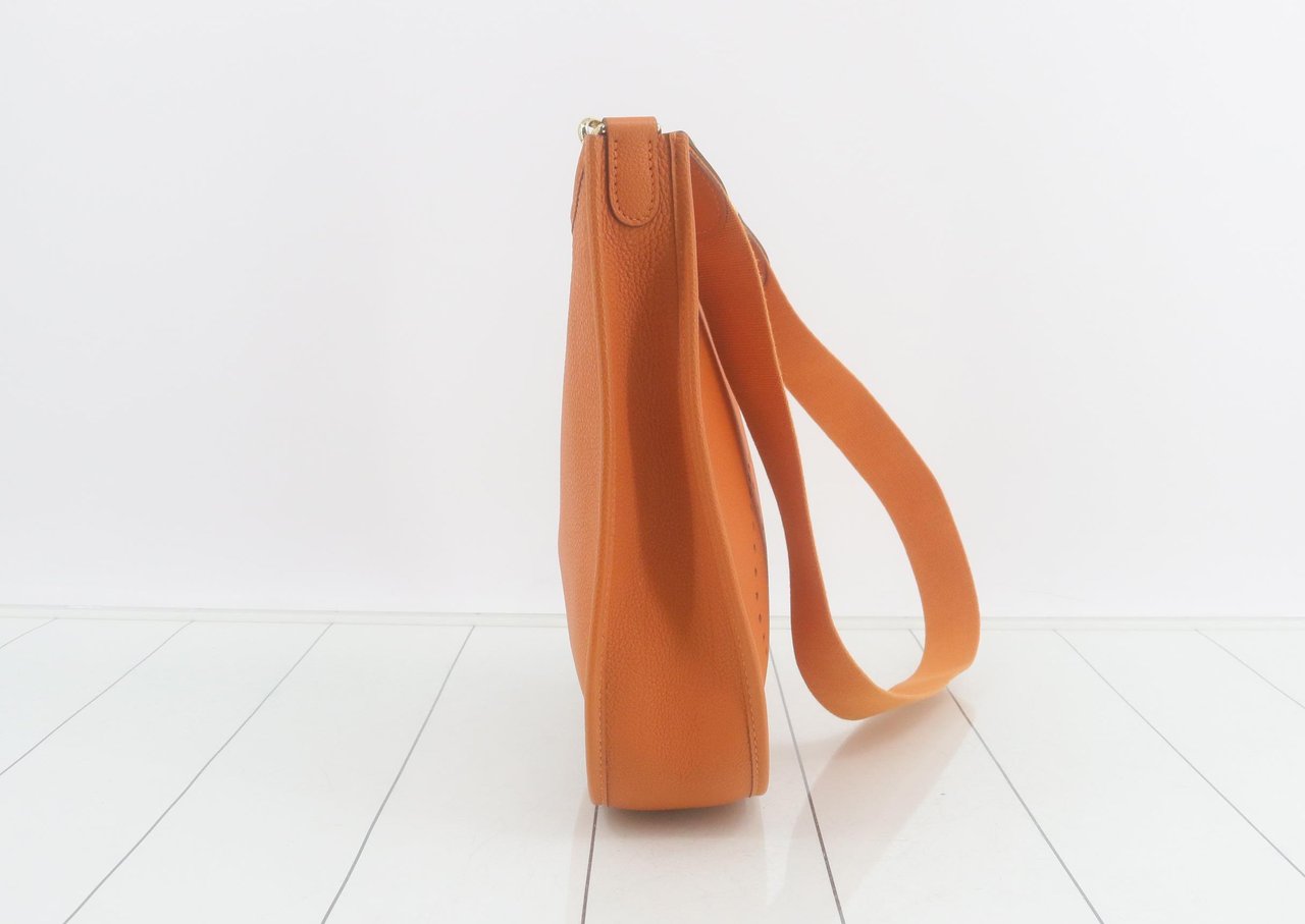 Hermès Hermes Evelyne Bag Gen II Clemence GM Oranje