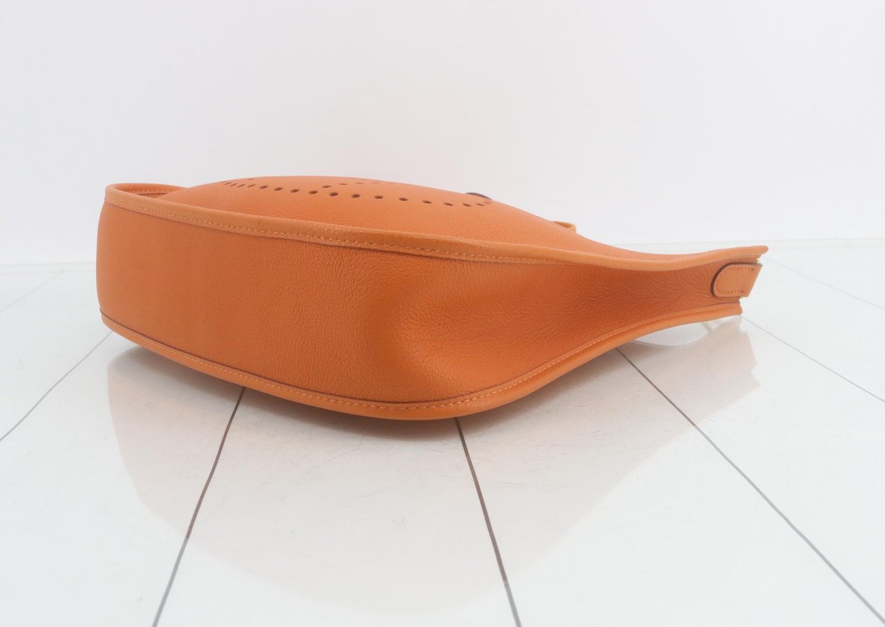 Hermès Hermes Evelyne Bag Gen II Clemence GM Oranje