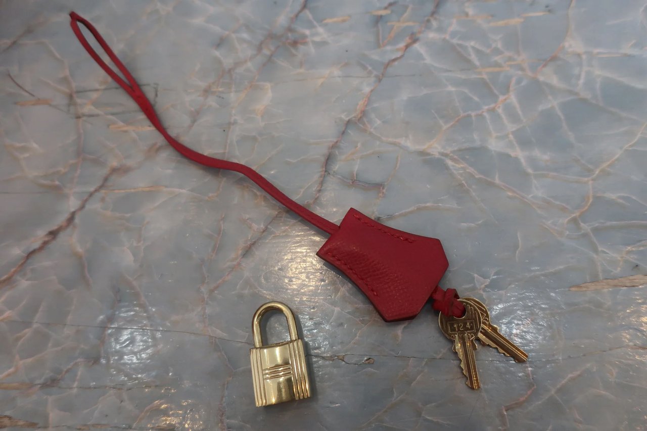 Hermès Hermes Birkin Handbag Red Courchevel with Gold Hardware 30 Rood