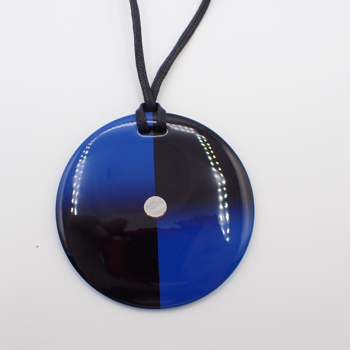 Hermès Hermes Necklace Buffalo Horn and Lacquer Blauw