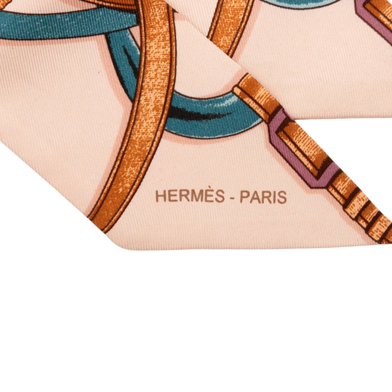 Hermès Grand Manege Silk Twilly Scarf Wit