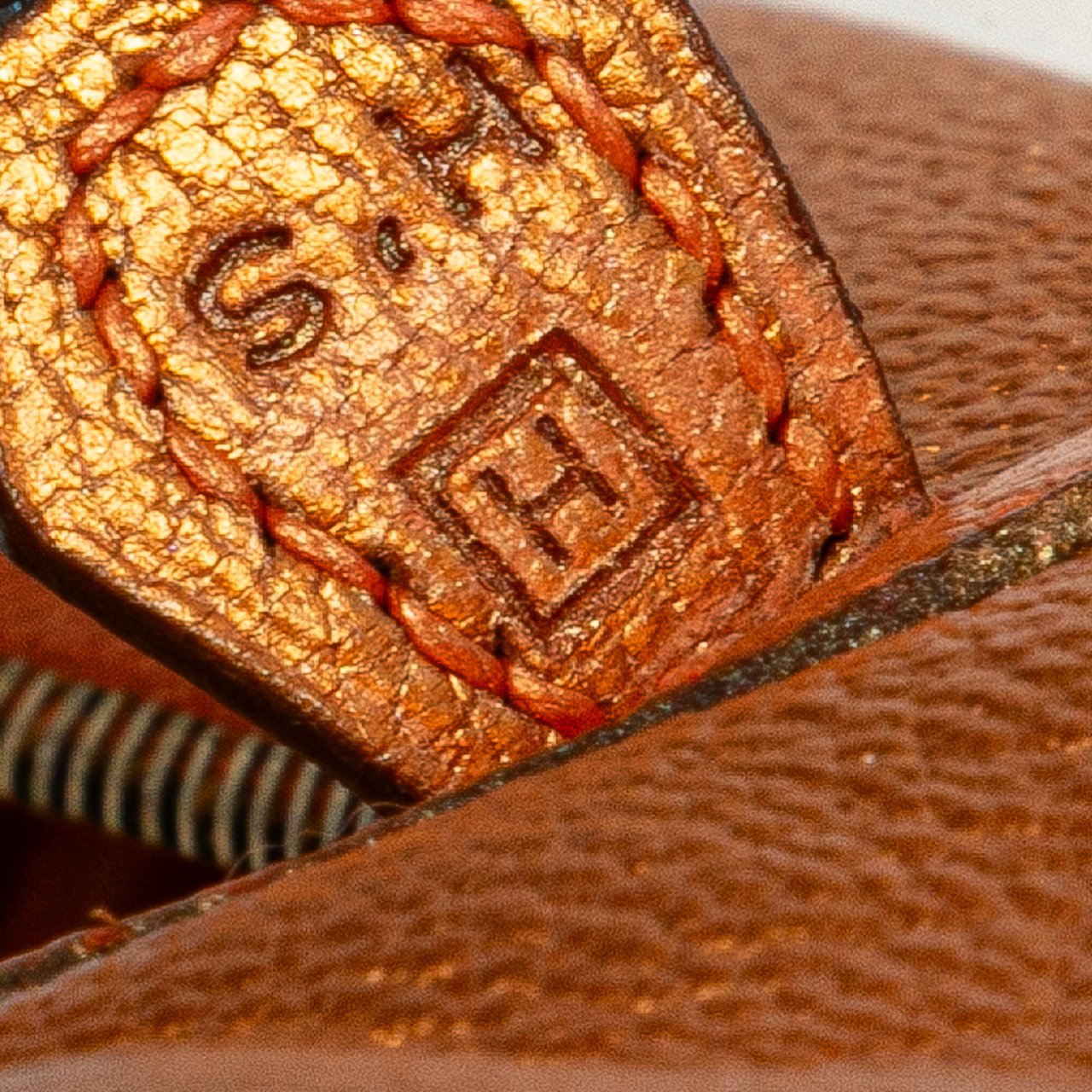 Hermès Metallic Chevre Coromandel Plume Elan 28 Oranje