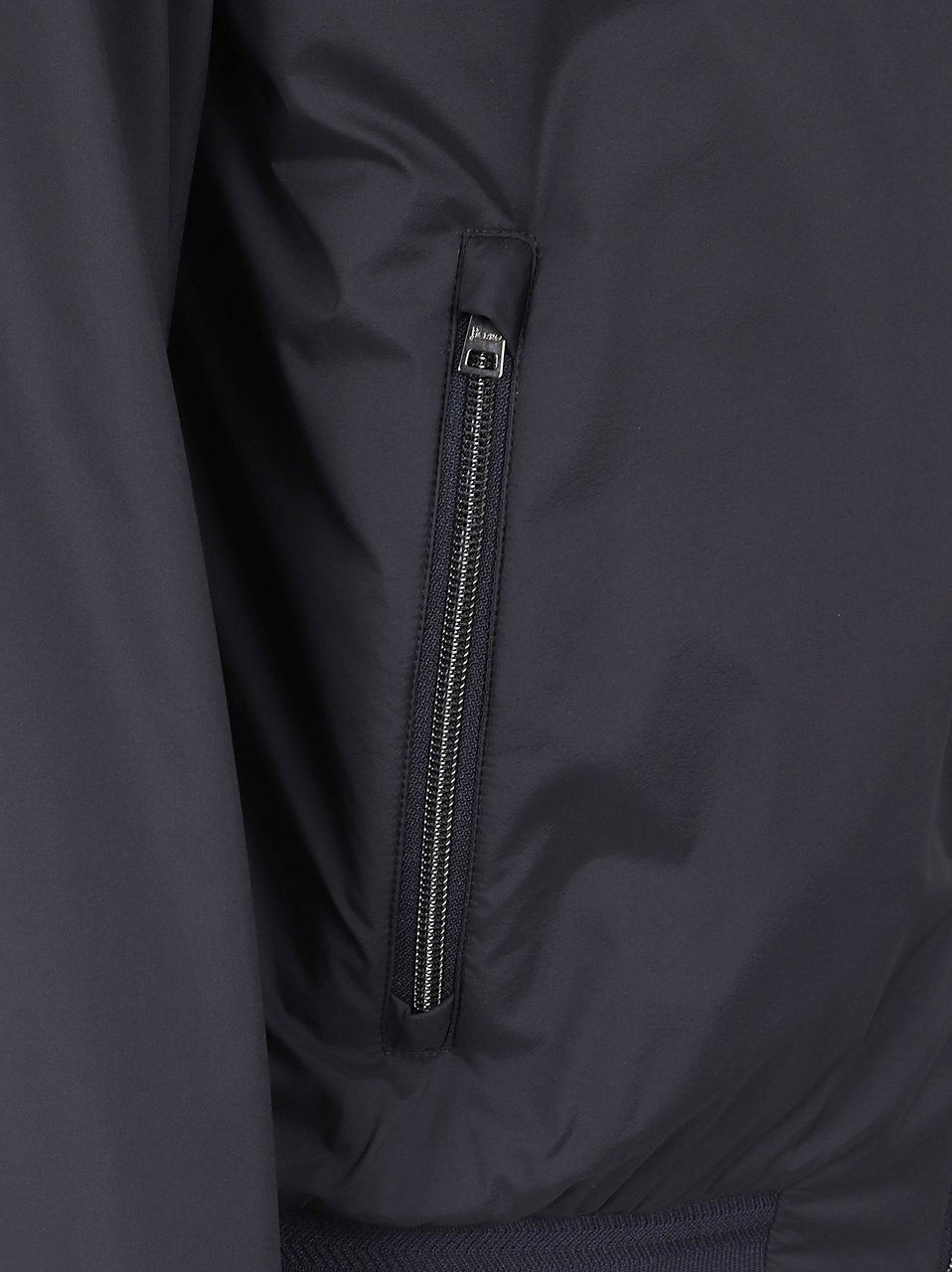 Herno Cropped Blue Jacket with Zippered Pockets Zwart