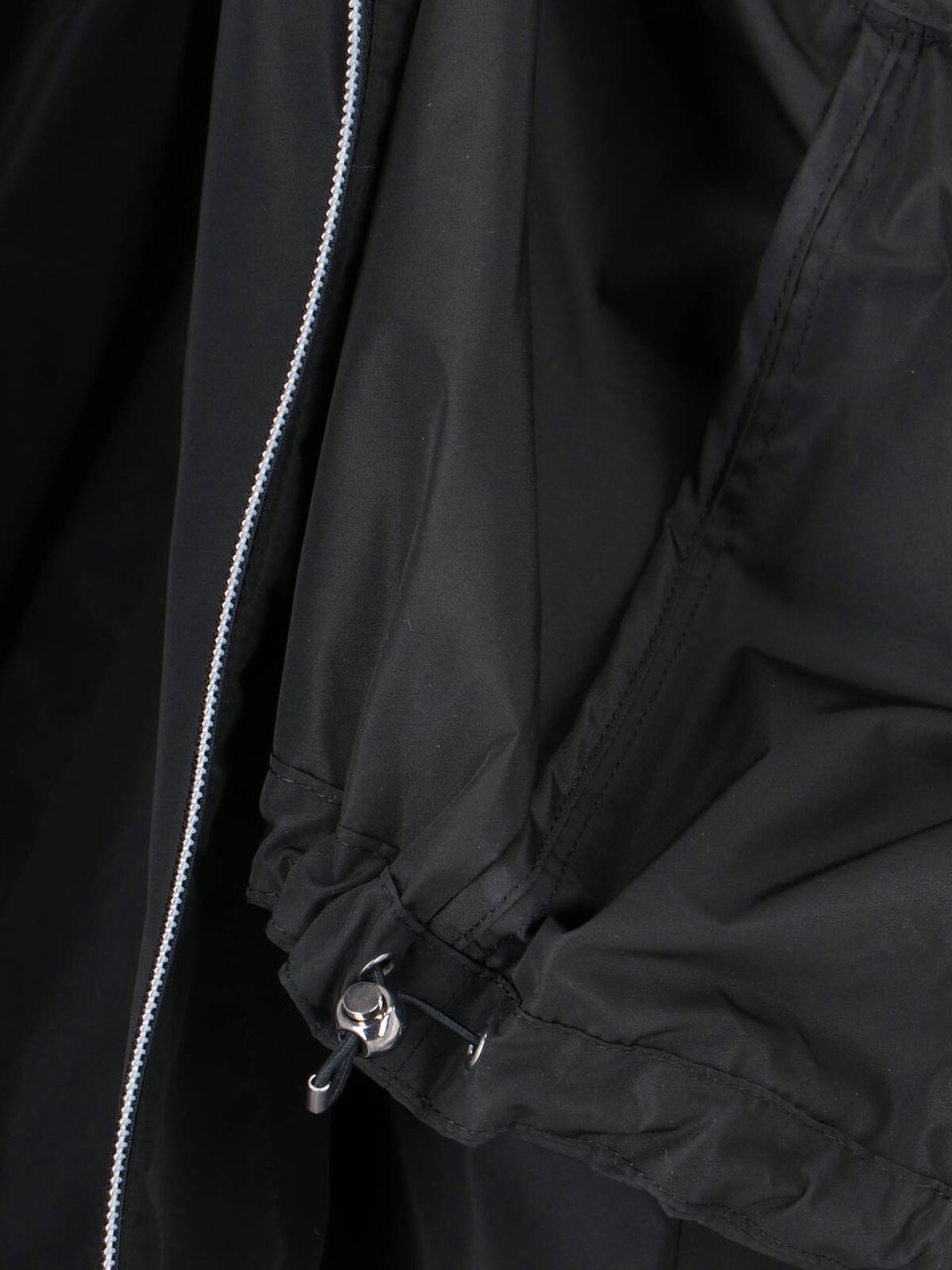 Herno Slightly Cropped Black Jacket with High Collar Zwart