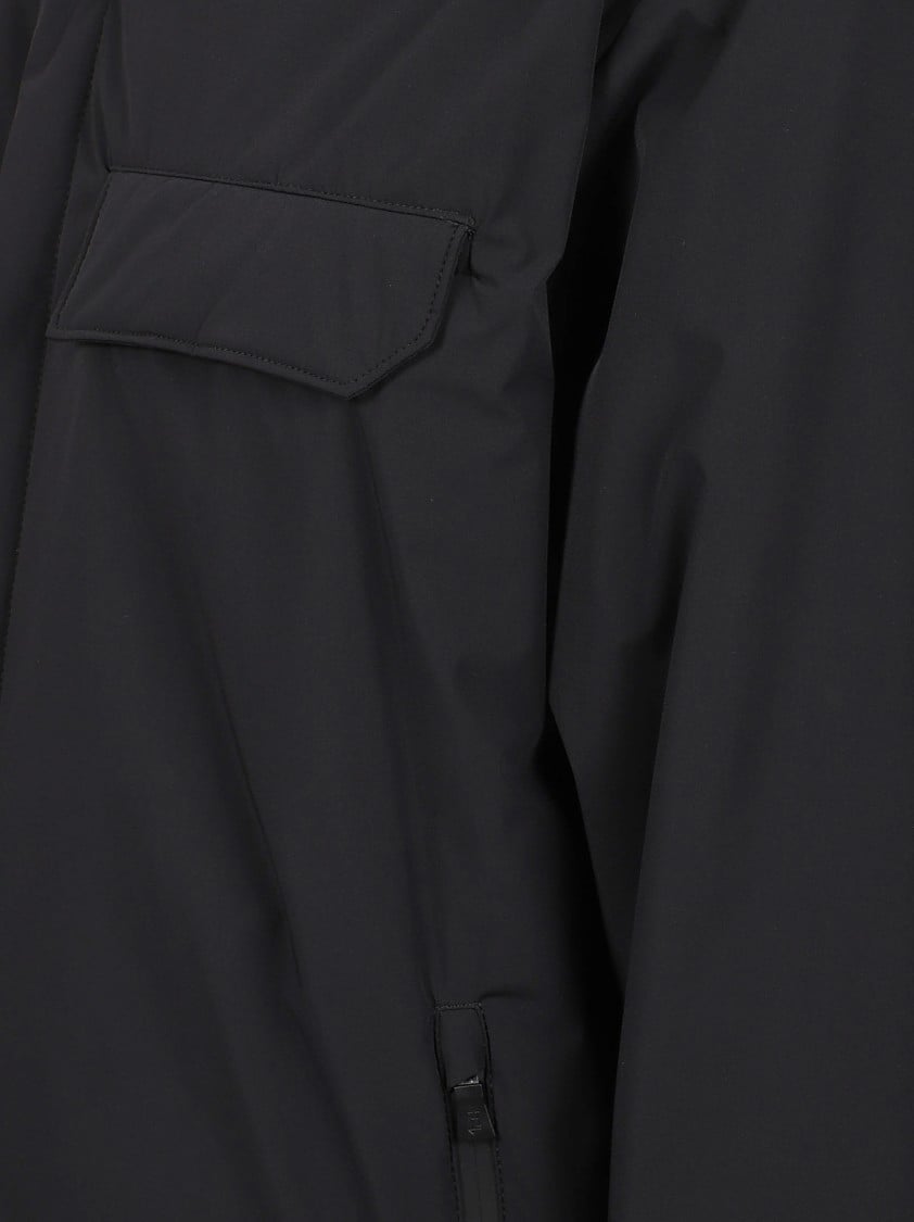 Herno Minimalist Jacket With Concealed Closure And Adjustable Cuffs Zwart