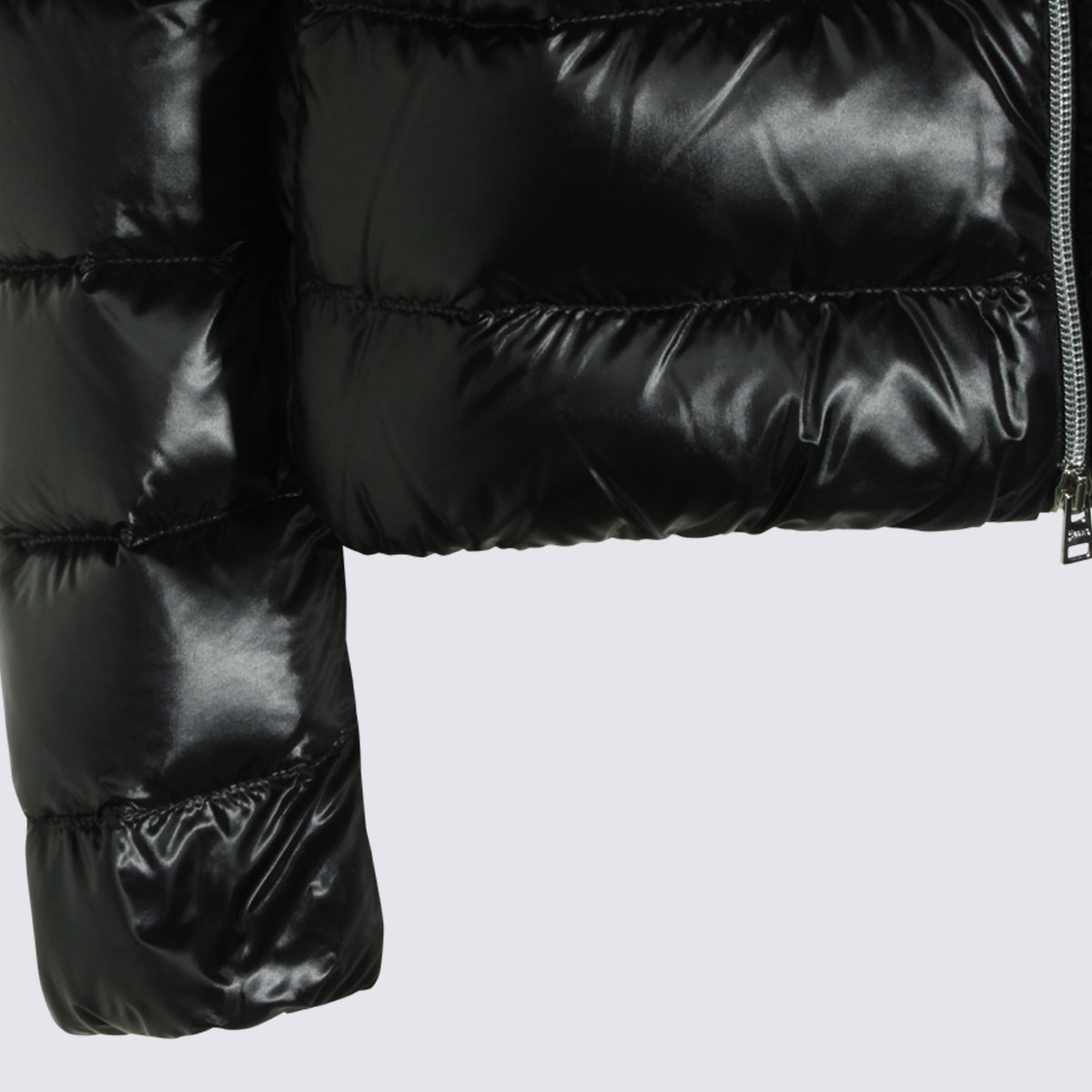 Herno Shiny Black Puffer Jacket With High Collar And Cropped Length Zwart