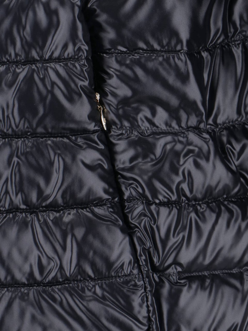 Herno Sleek Black Jacket With High Collar And Zip Closure Zwart