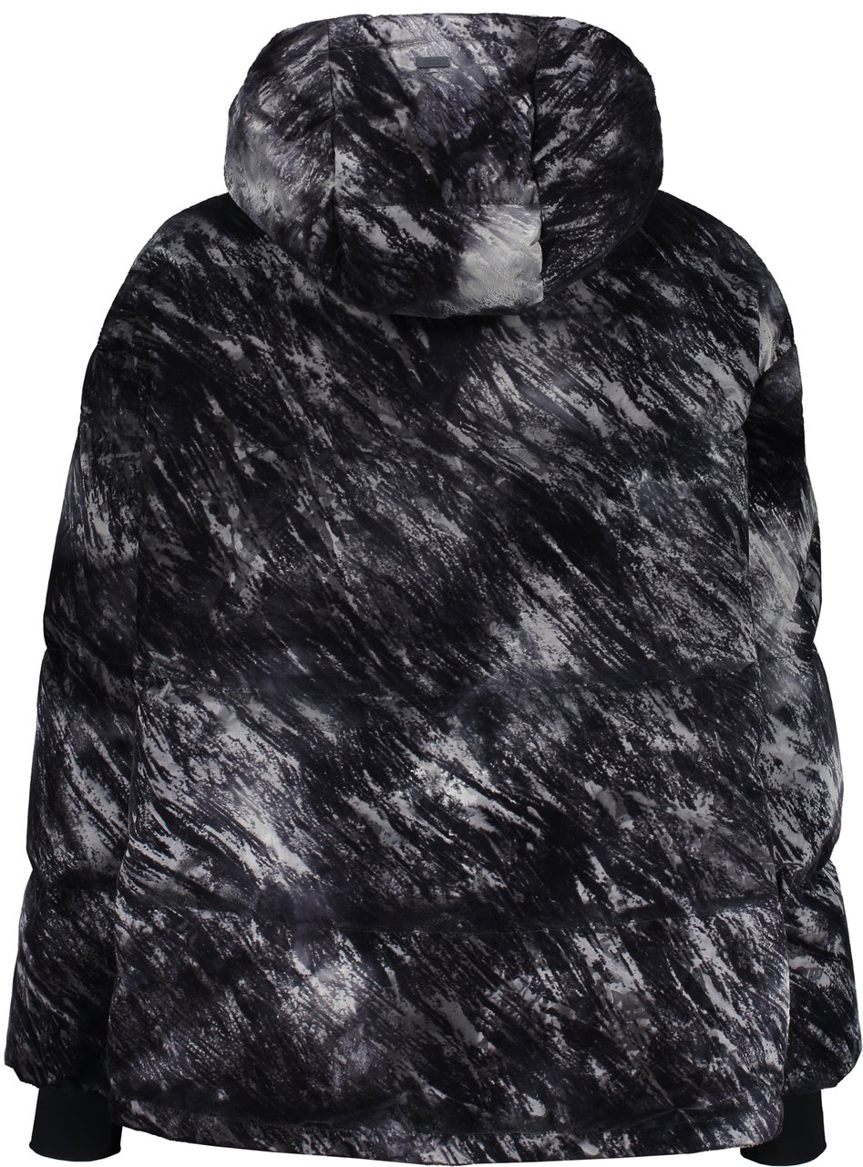 Herno Elegant winter down jacket with hood and pockets Zwart