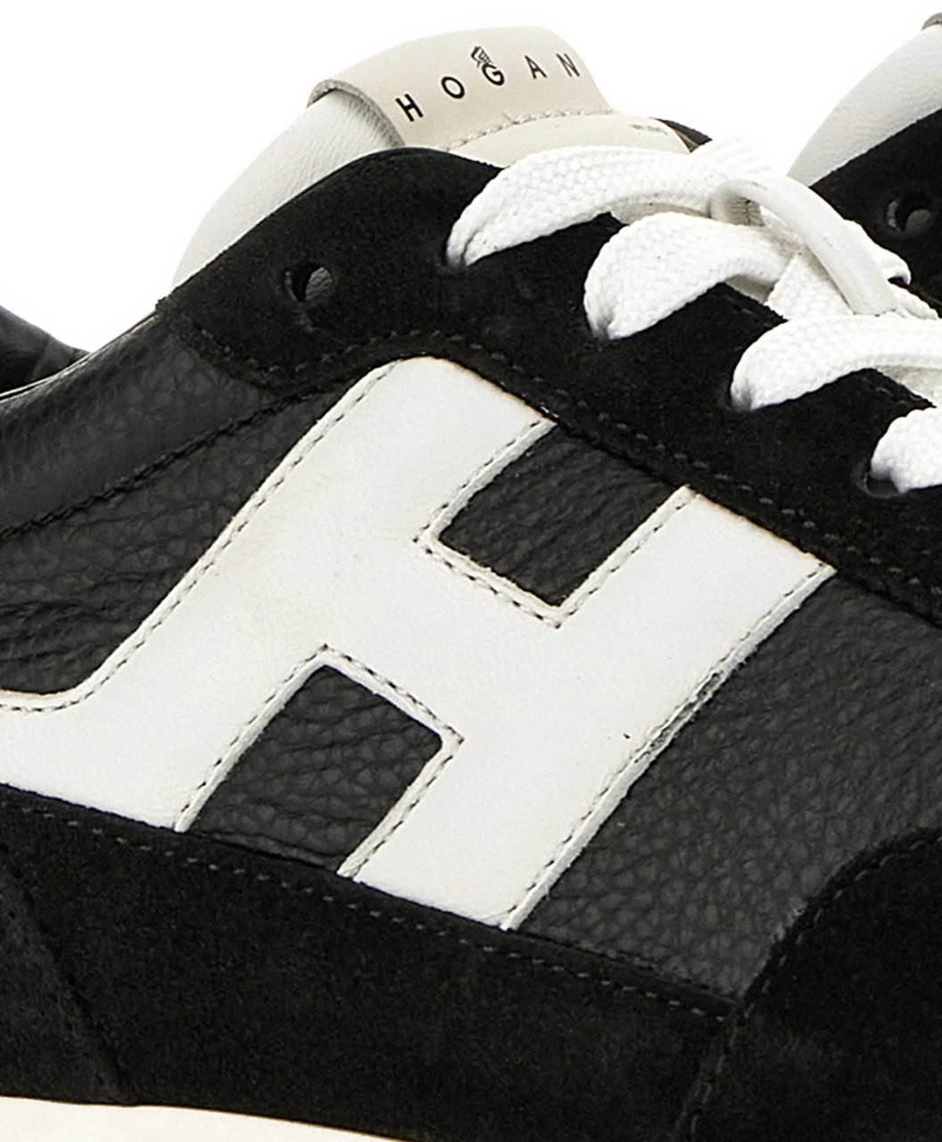 HOGAN Black Low-Top White Accent Logo Sneakers Zwart