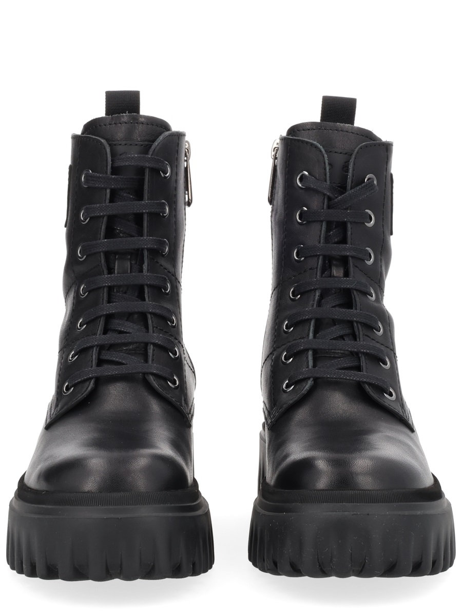 HOGAN Chunky Black Lace-up Boots with Ridged Sole Zwart