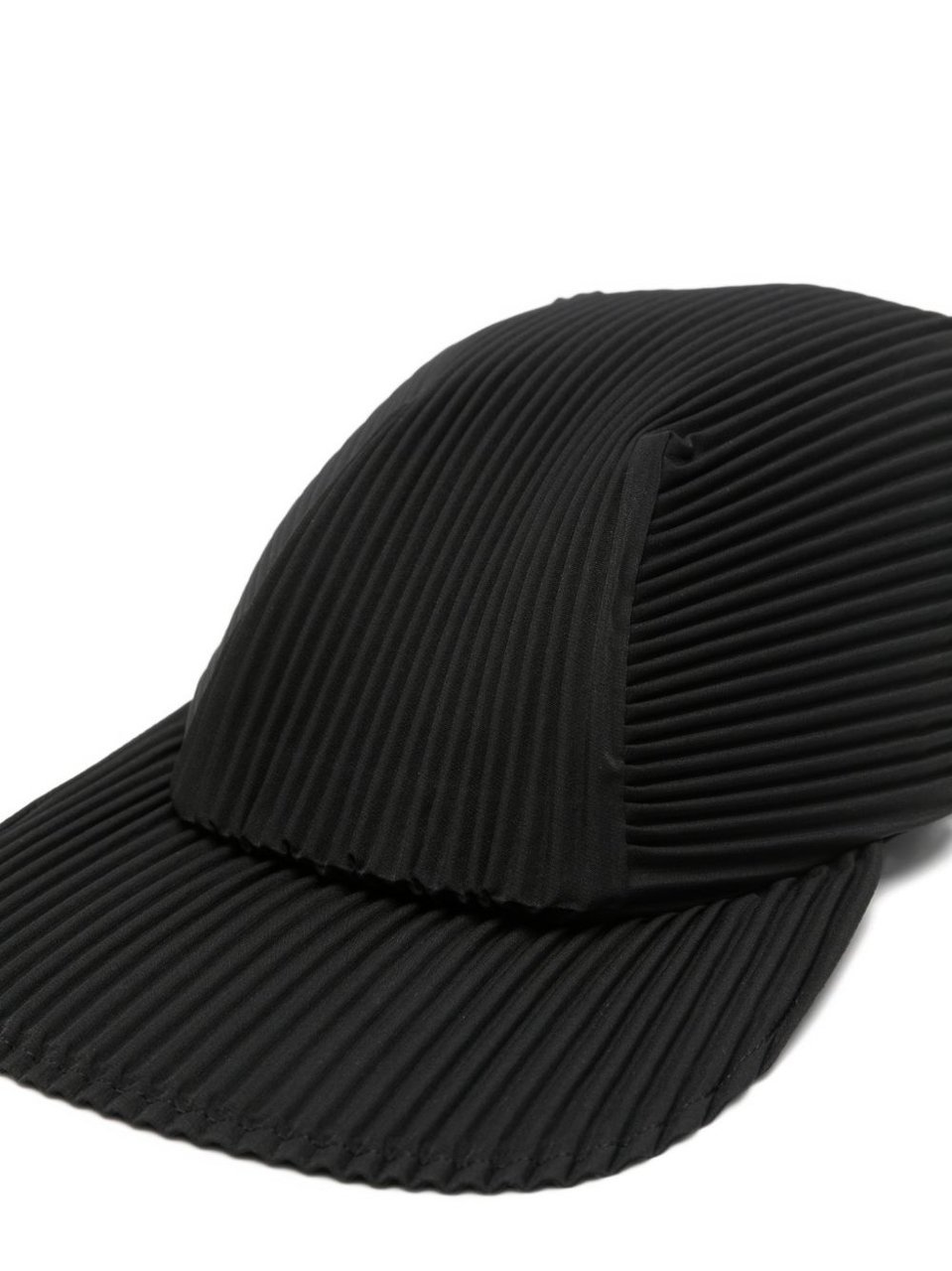 HOMME PLISSÉ ISSEY MIYAKE Textured Pleated Curved Brim Hat Zwart