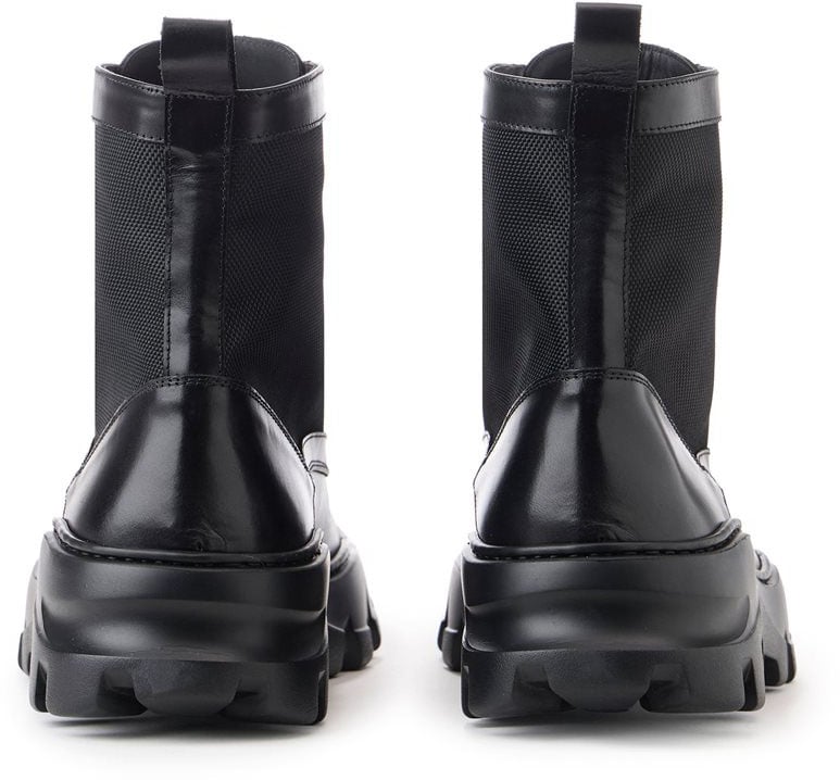 Iceberg Leather thigh-high boots with XL grooved sole Zwart