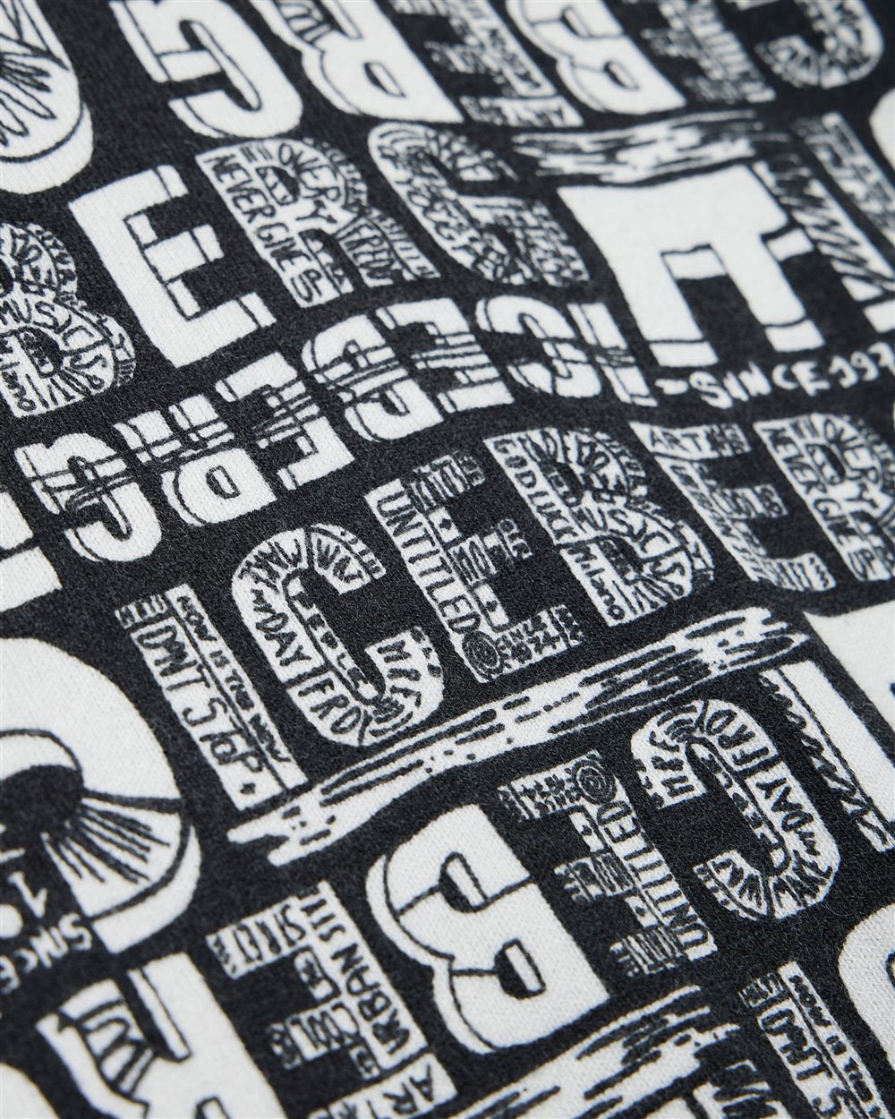 Iceberg KIDS - Black crewneck sweater with contrasting allover Iceberg logo Zwart