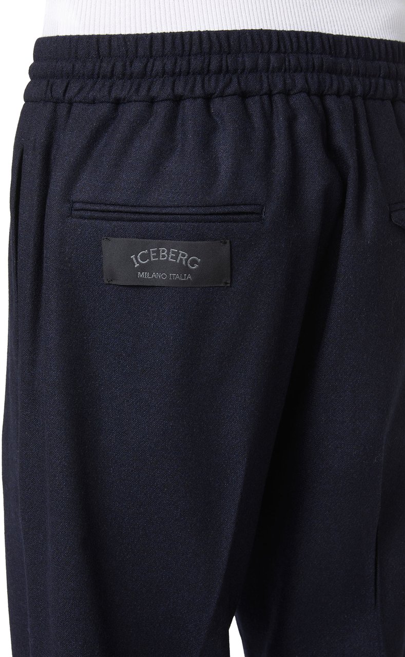 Iceberg Formal jogging fit in light boucl�: the perfect balance between comfort and tailoring Divers