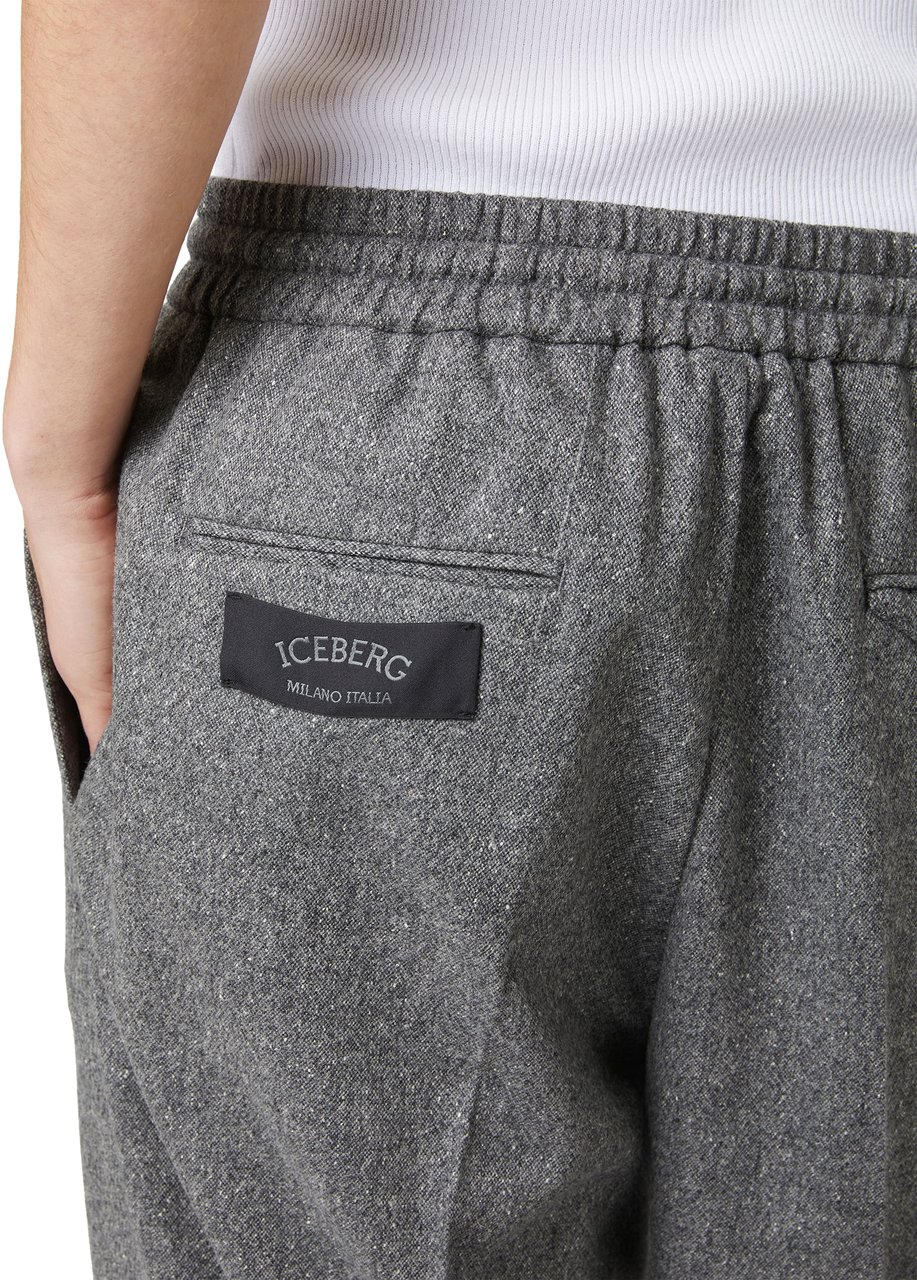 Iceberg Formal jogging fit in light boucl�: the perfect balance between comfort and tailoring Divers