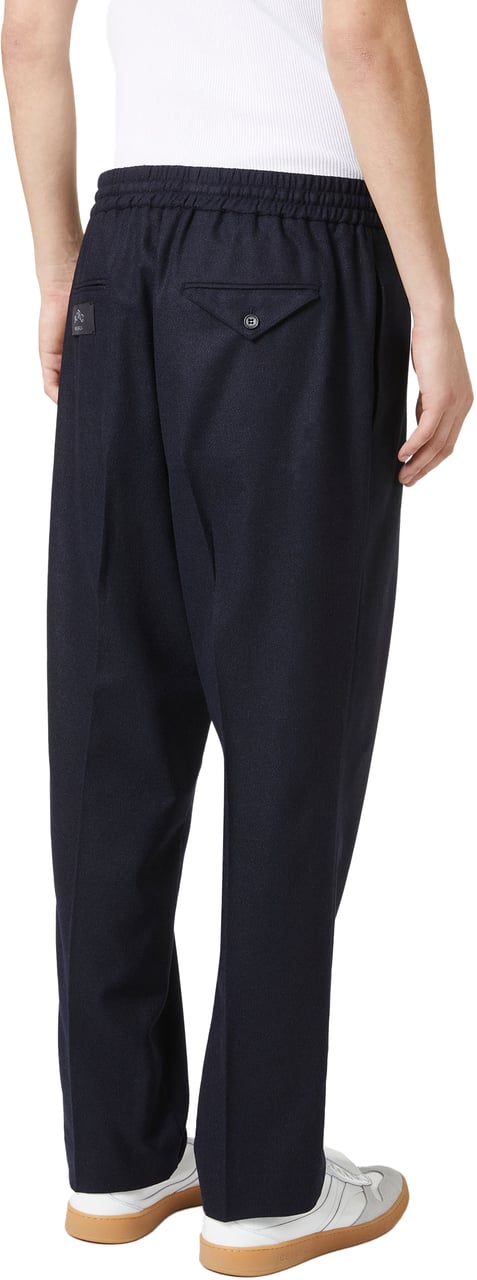 Iceberg Formal jogging fit in light boucl�: the perfect balance between comfort and tailoring Divers