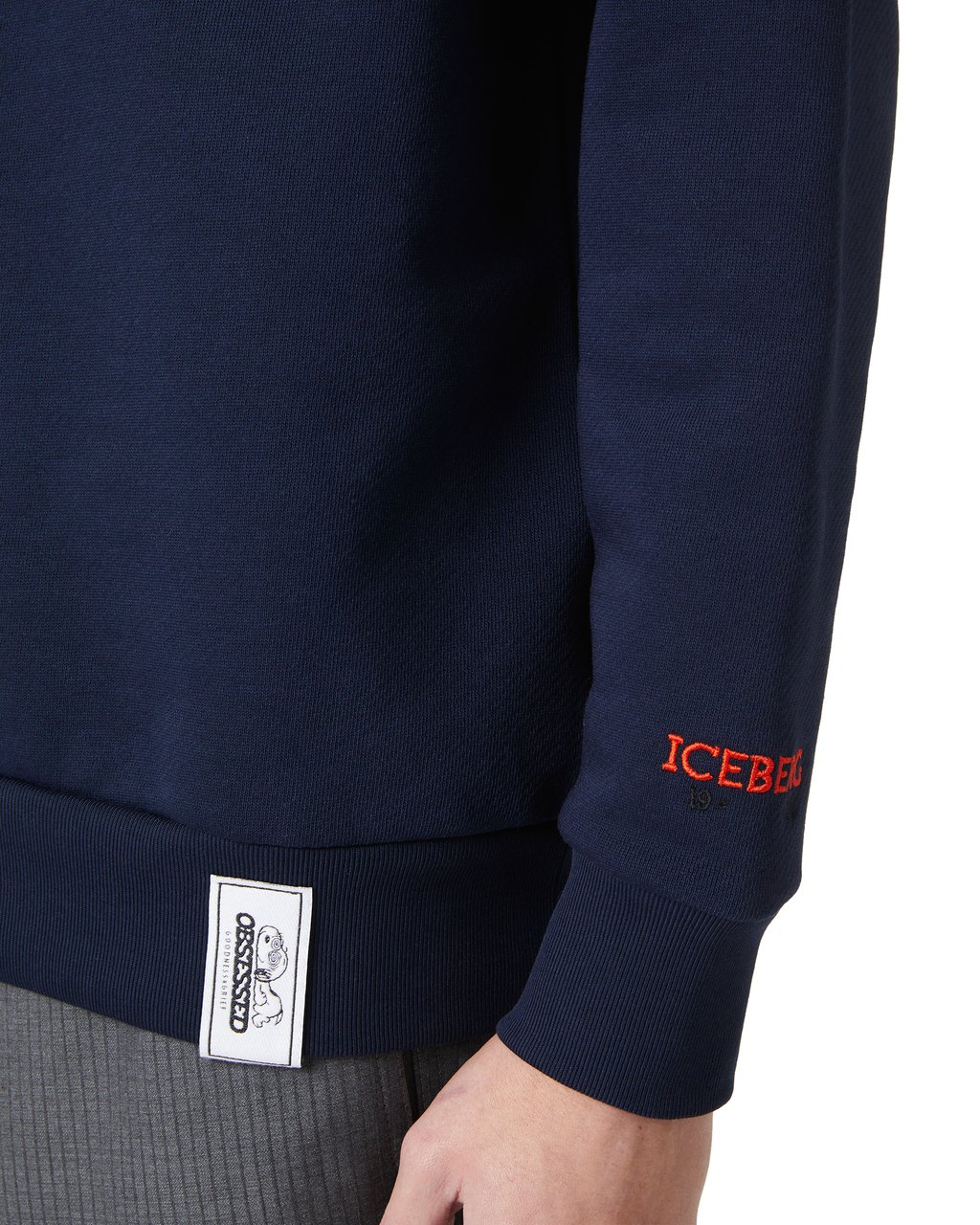 Iceberg Pop icon in an essential key: the slim sweatshirt with Snoopy Blauw