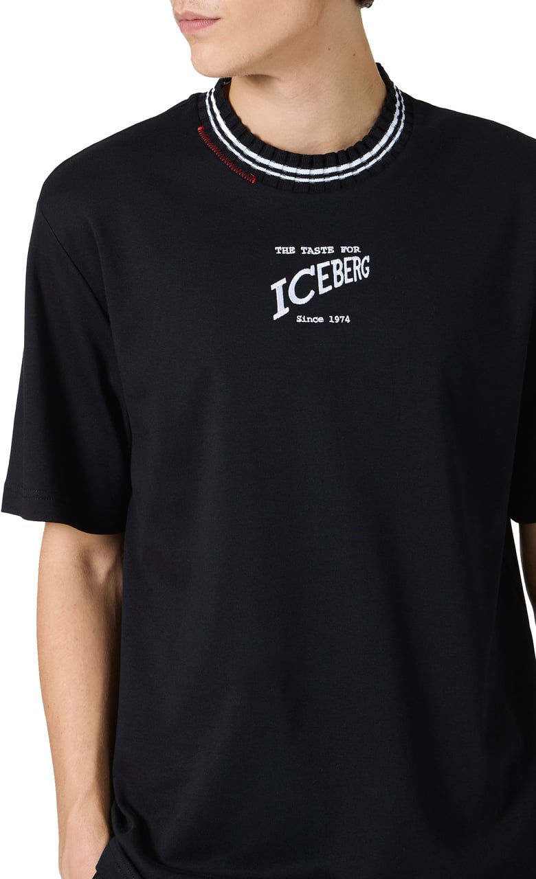 Iceberg Iconic and conscious: the black T-shirt that makes the difference Zwart
