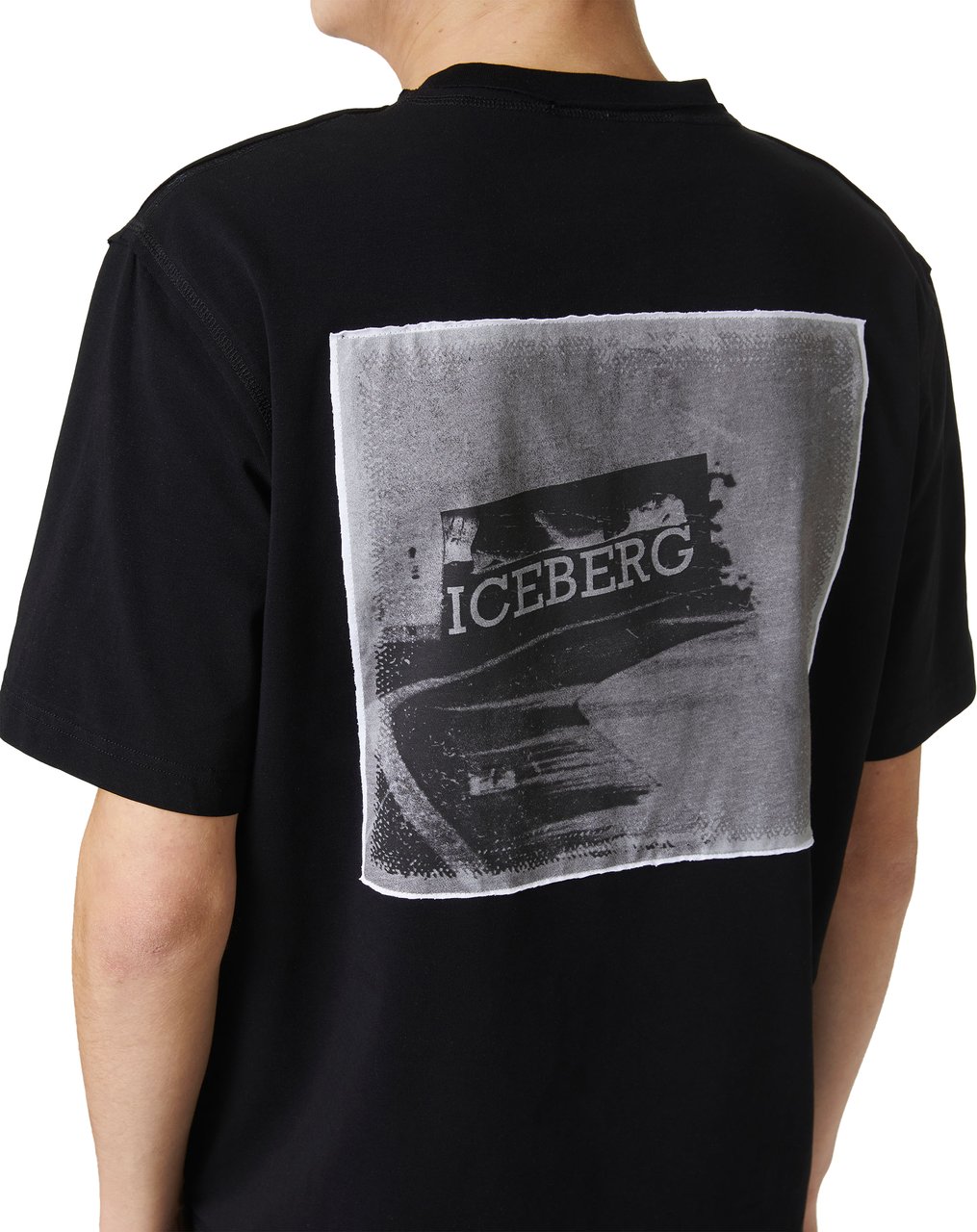 Iceberg Black regular fit T-shirt in sustainable fabric with Iceberg Racing print on the back and jacquard l Zwart