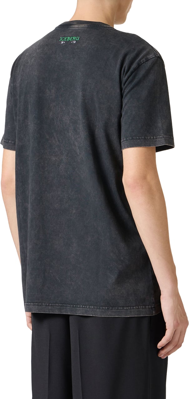 Iceberg Vintage spirit, contemporary irony: the Peanuts T-shirt in black Zwart