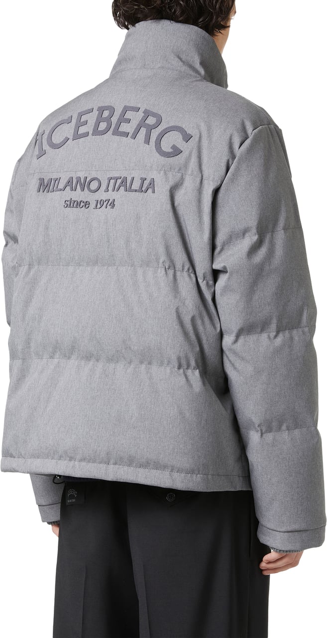 Iceberg Essential attitude: the short down jacket in m�lange nylon Grijs