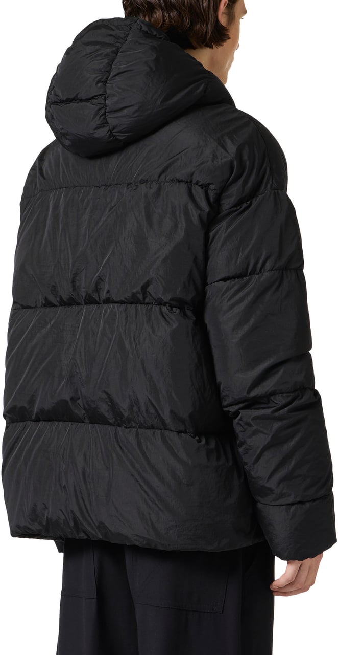 Iceberg Urban warmth: the garment-dyed black technical down jacket Zwart