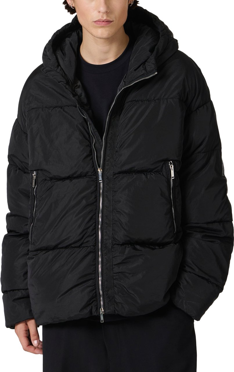 Iceberg Urban warmth: the garment-dyed black technical down jacket Zwart