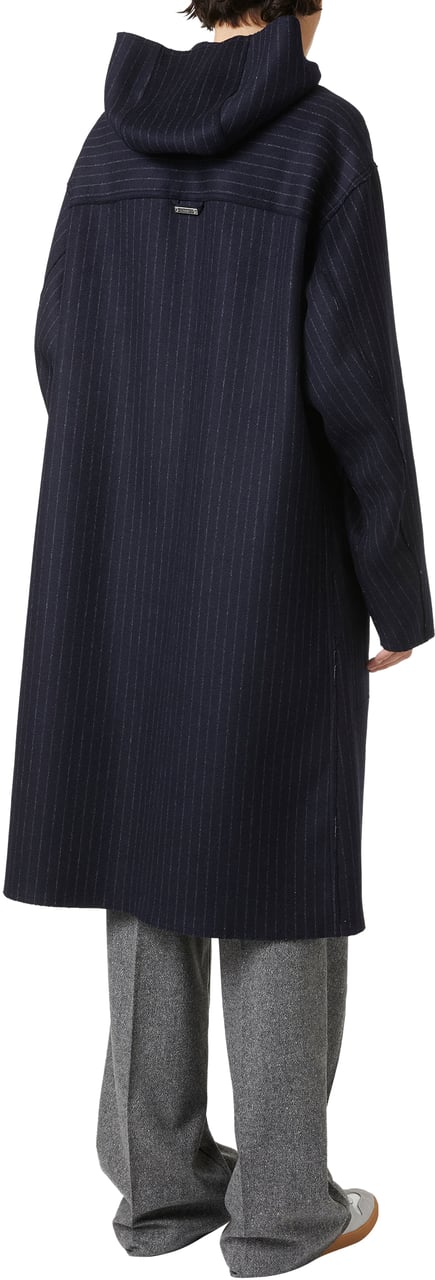 Iceberg Double identity, same elegance: the reversible coat Zwart