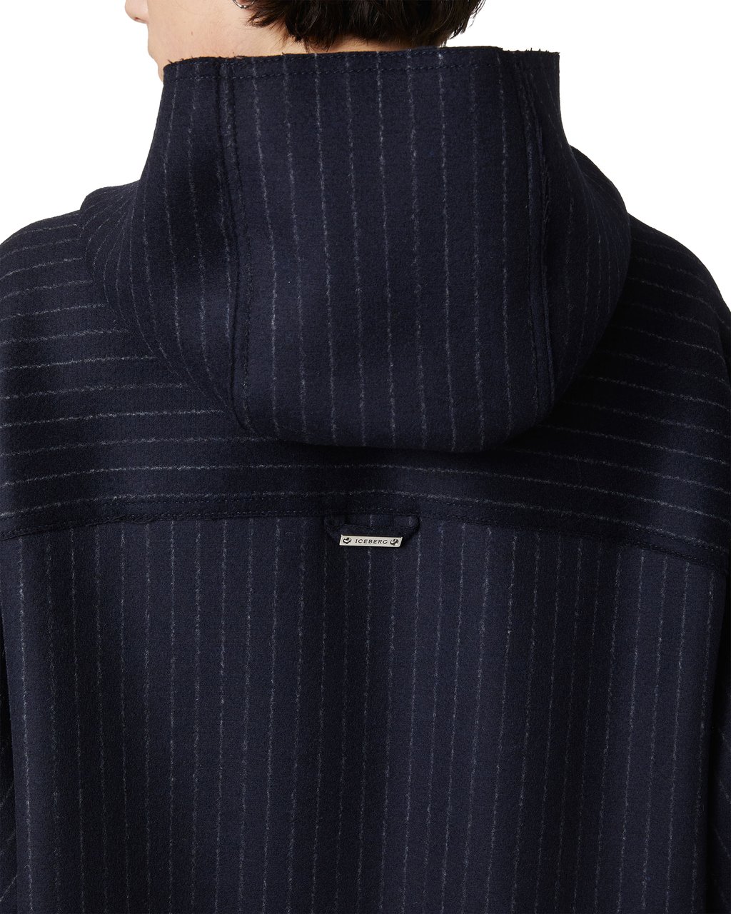 Iceberg Double identity, same elegance: the reversible coat Zwart