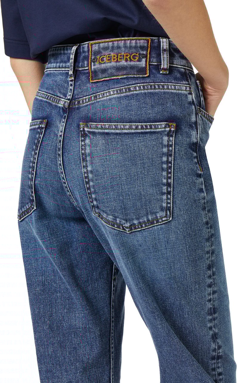 Iceberg Indigo Mom Fit jeans in comfort stone wash denim Blauw