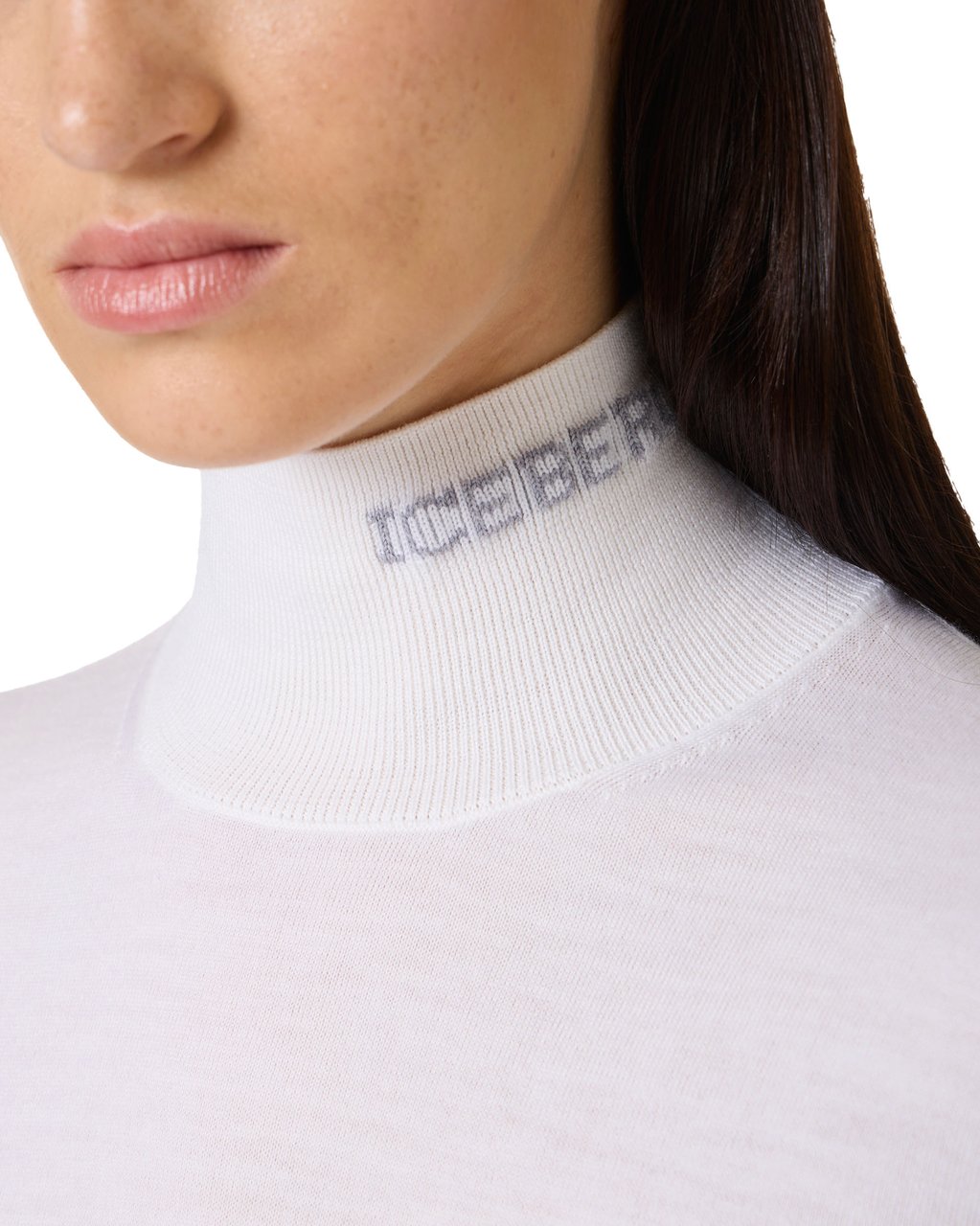 Iceberg Ivory turtleneck sweater in extra-fine Merino wool with Iceberg logo inlaid on the collar Wit