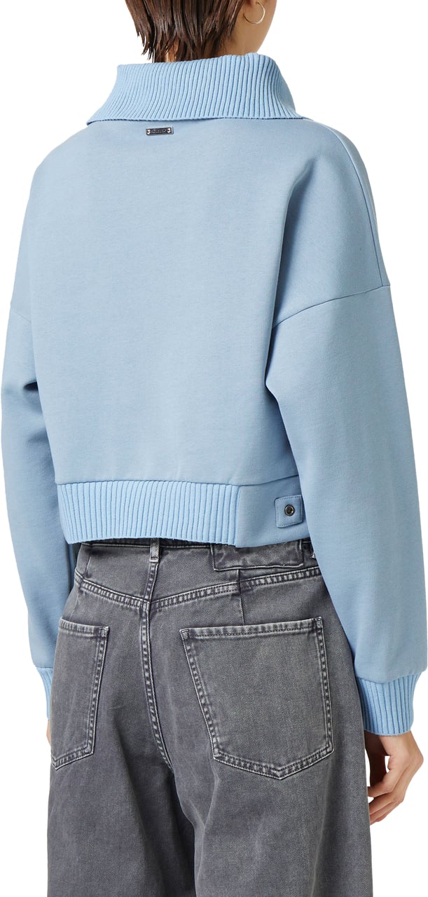 Iceberg Cropped sweatshirt in sustainable brushed fabric with maxi knitted collar Blauw